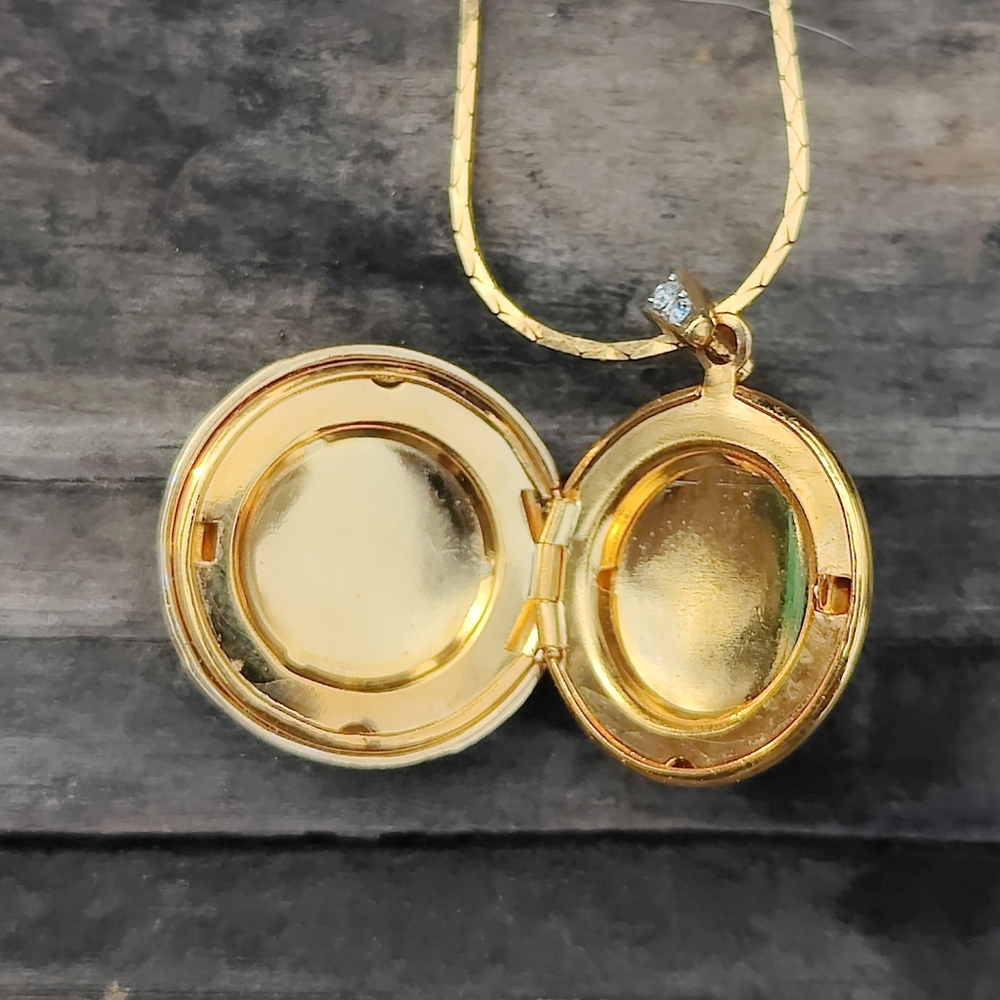 ✨ Flawless Celestial Moon And Stars Crystal Locket Pendant Necklace - Picture 4 of 5